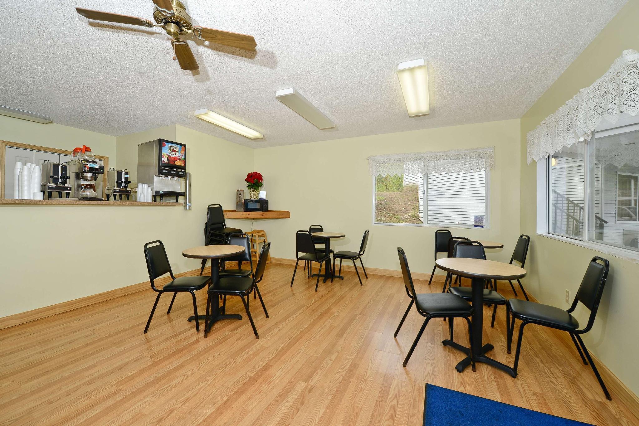 Americas Best Value Inn סיינט איגנס מסעדה תמונה