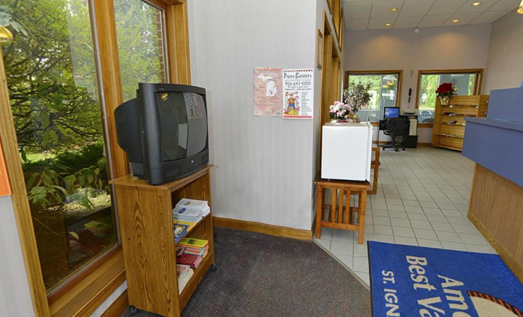 Americas Best Value Inn סיינט איגנס מראה חיצוני תמונה