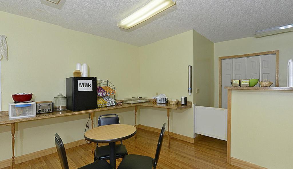 Americas Best Value Inn סיינט איגנס מראה חיצוני תמונה